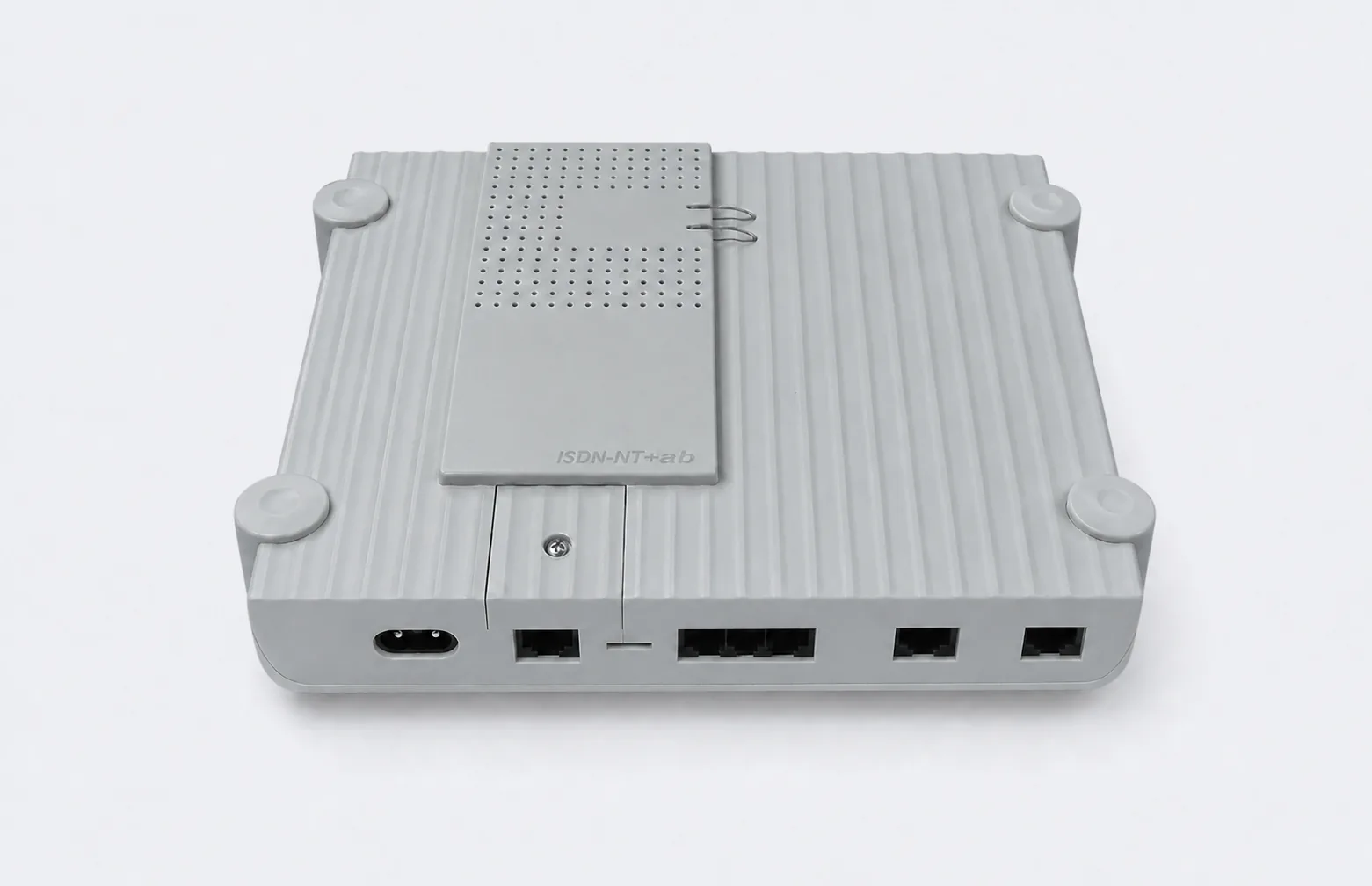 NT-2ab – der ISDN-Netzabschluss mit S0-Bus-Ausgängen und zwei analogen a/b-Schnittstellen.