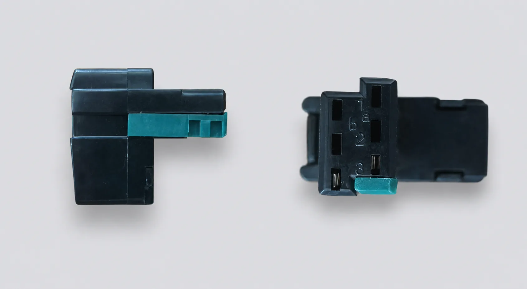 TT83-Stecker – Reichle T+T 83, sechs Kontakte.