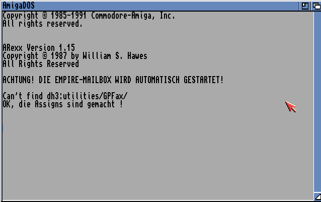 AmigaDOS-Fenster beim Systemstart: Copyright-Zeilen von Commodore-Amiga und ARexx, darunter die Meldung „ACHTUNG! DIE EMPIRE-MAILBOX WIRD AUTOMATISCH GESTARTET!“ und „OK, die Assigns sind gemacht!“.